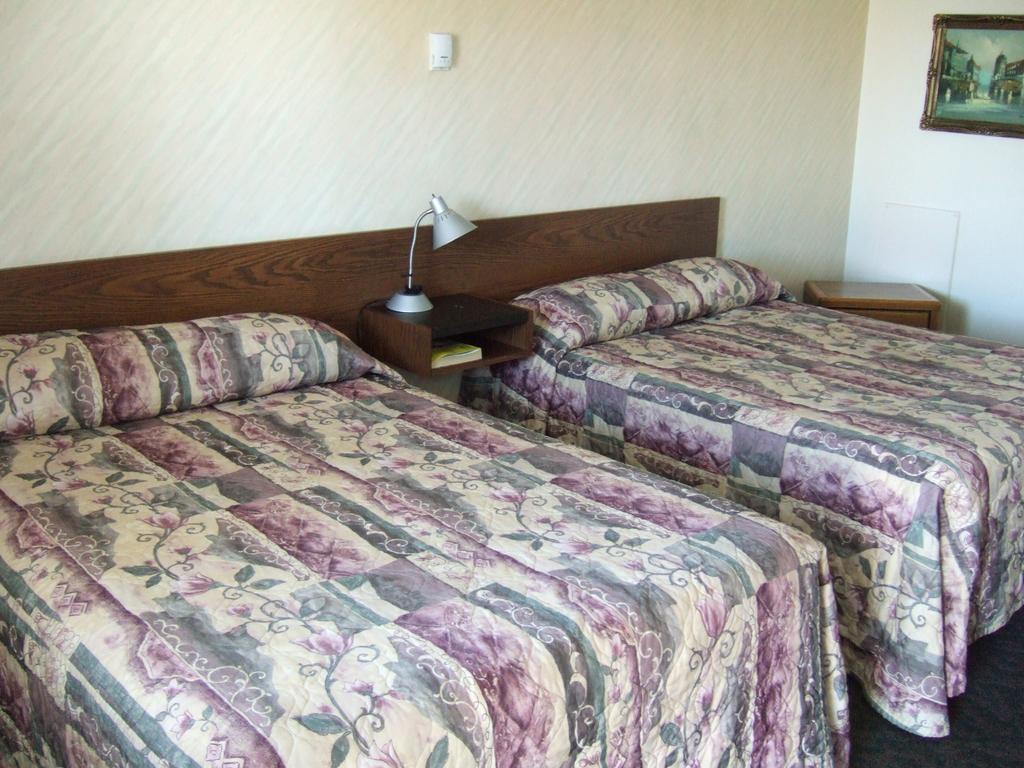 Wild Rose Inn Vegreville الغرفة الصورة
